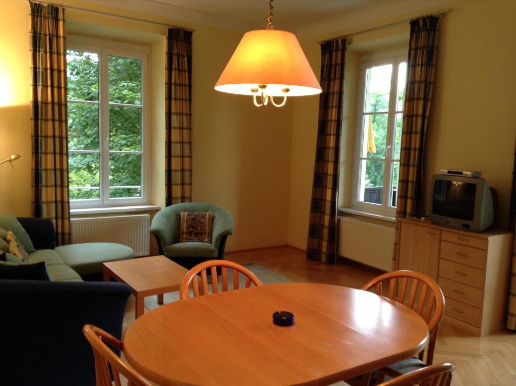 Villa Engstler - Appartments Velden am Woerthersee Room photo