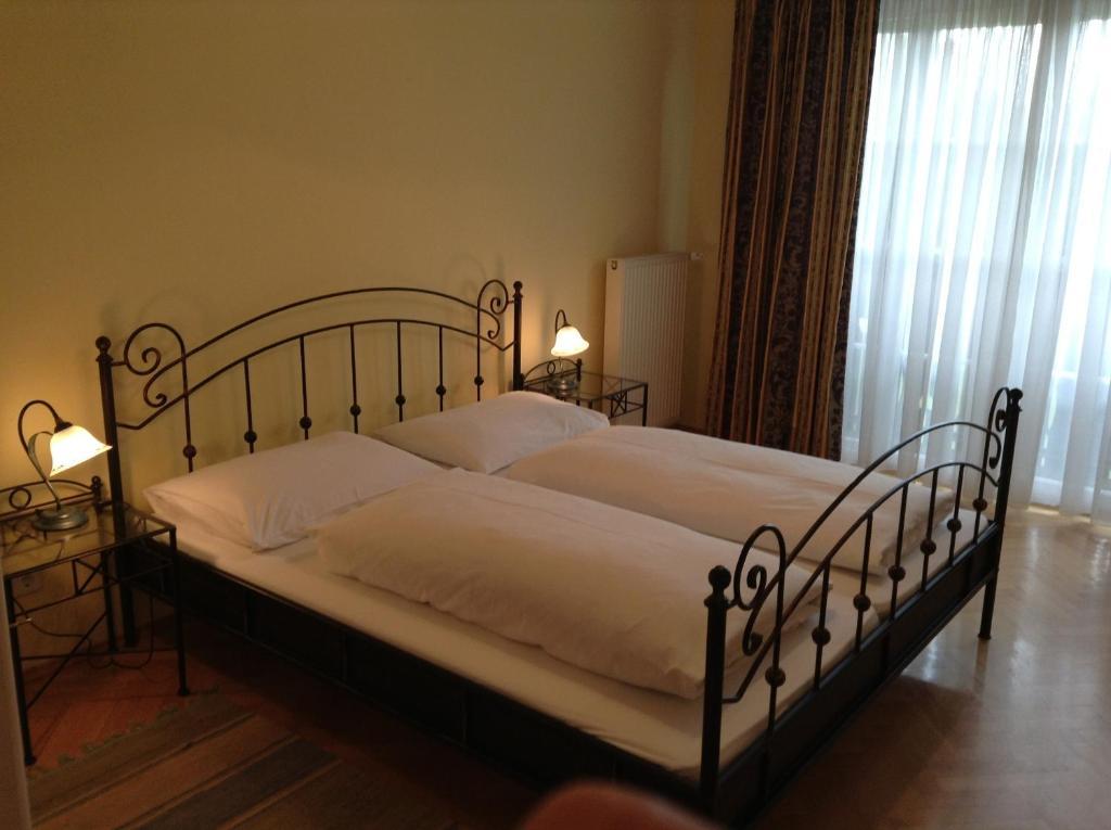 Villa Engstler - Appartments Velden am Woerthersee Room photo
