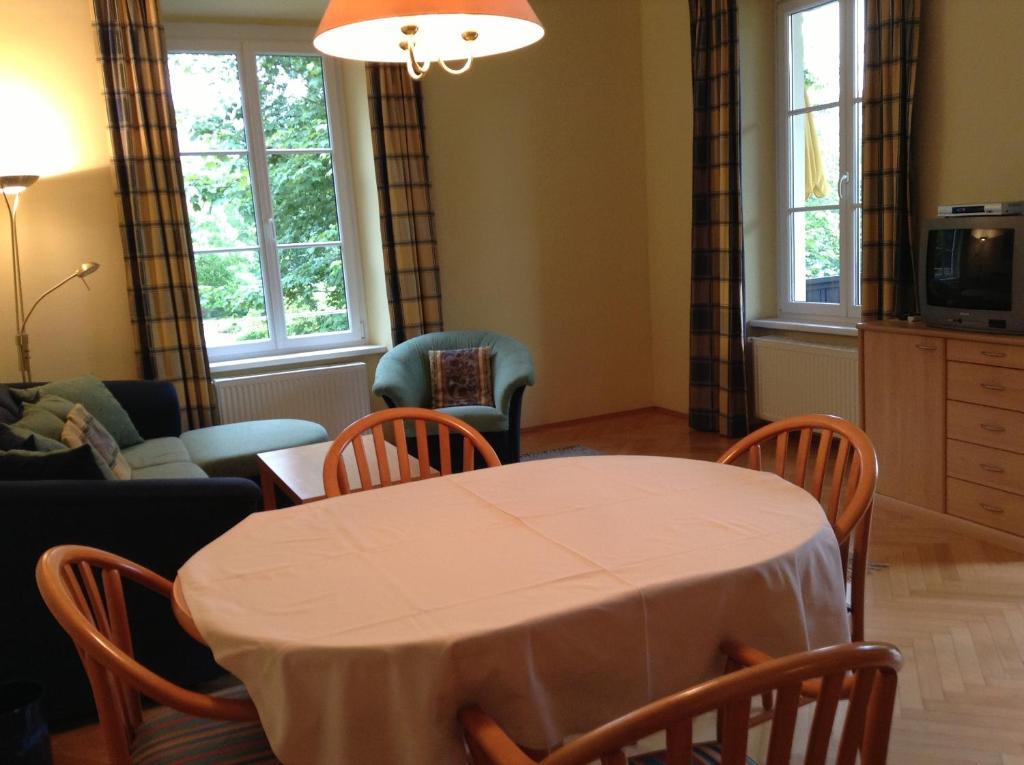 Villa Engstler - Appartments Velden am Woerthersee Room photo